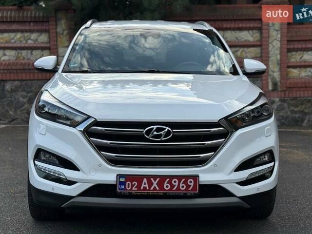 Белый Хендай Туксон, объемом двигателя 2 л и пробегом 149 тыс. км за 20990 $, фото 1 на Automoto.ua
