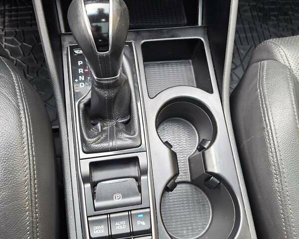 Белый Хендай Туксон, объемом двигателя 2 л и пробегом 203 тыс. км за 18700 $, фото 8 на Automoto.ua