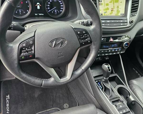 Білий Хендай Туксон, об'ємом двигуна 2 л та пробігом 80 тис. км за 20000 $, фото 7 на Automoto.ua