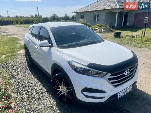 Белый Хендай Туксон, объемом двигателя 2 л и пробегом 169 тыс. км за 15000 $, фото 3 на Automoto.ua