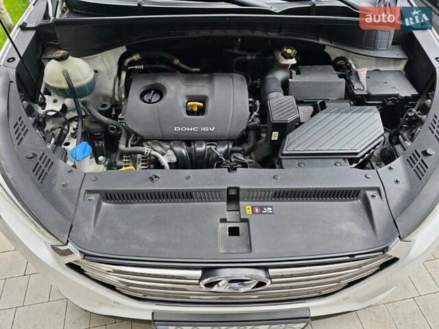 Білий Хендай Туксон, об'ємом двигуна 2 л та пробігом 80 тис. км за 20000 $, фото 14 на Automoto.ua