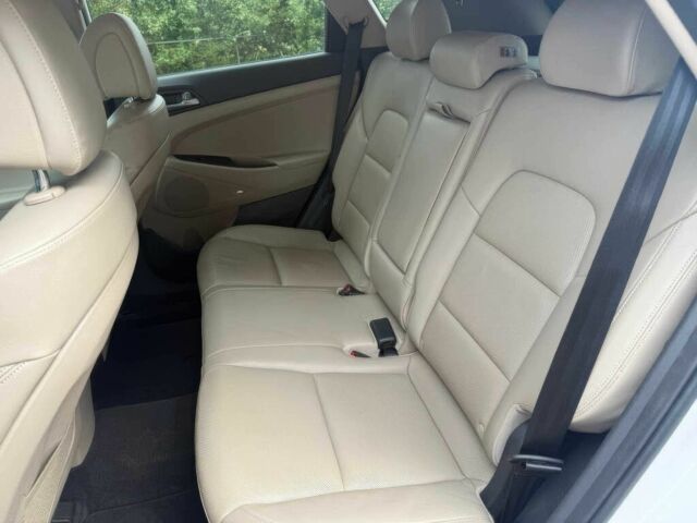 Белый Хендай Туксон, объемом двигателя 1.6 л и пробегом 62 тыс. км за 10200 $, фото 13 на Automoto.ua