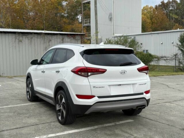 Белый Хендай Туксон, объемом двигателя 1.6 л и пробегом 50 тыс. км за 3500 $, фото 4 на Automoto.ua