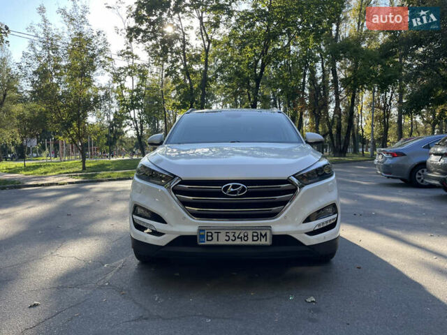 Белый Хендай Туксон, объемом двигателя 2 л и пробегом 67 тыс. км за 18200 $, фото 1 на Automoto.ua