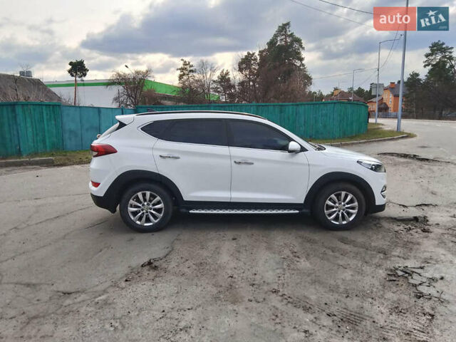 Белый Хендай Туксон, объемом двигателя 2 л и пробегом 68 тыс. км за 27000 $, фото 2 на Automoto.ua