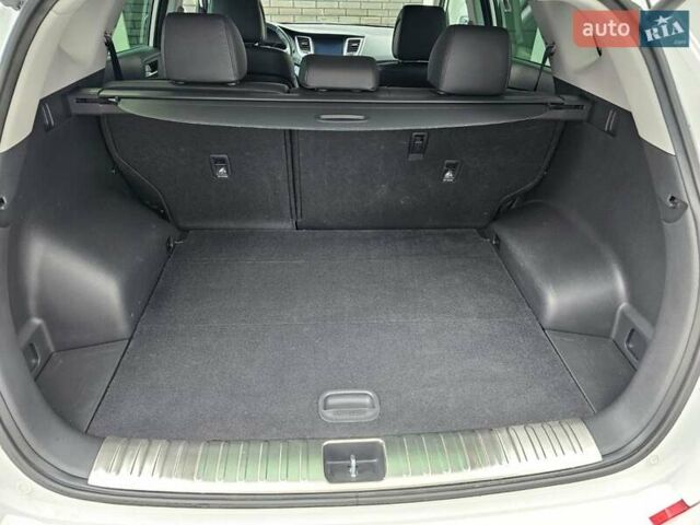 Білий Хендай Туксон, об'ємом двигуна 2 л та пробігом 80 тис. км за 20000 $, фото 16 на Automoto.ua