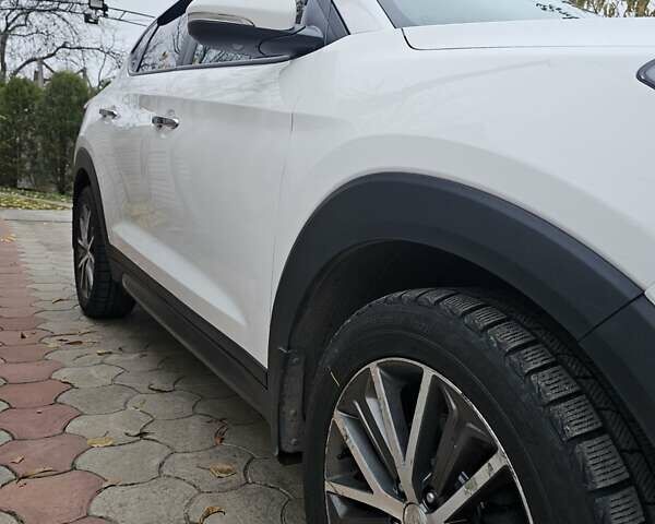 Белый Хендай Туксон, объемом двигателя 2 л и пробегом 187 тыс. км за 24000 $, фото 26 на Automoto.ua