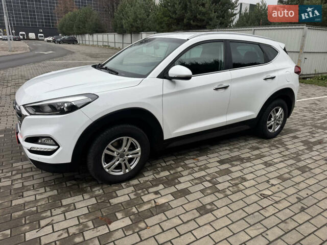 Белый Хендай Туксон, объемом двигателя 1.69 л и пробегом 178 тыс. км за 12800 $, фото 4 на Automoto.ua