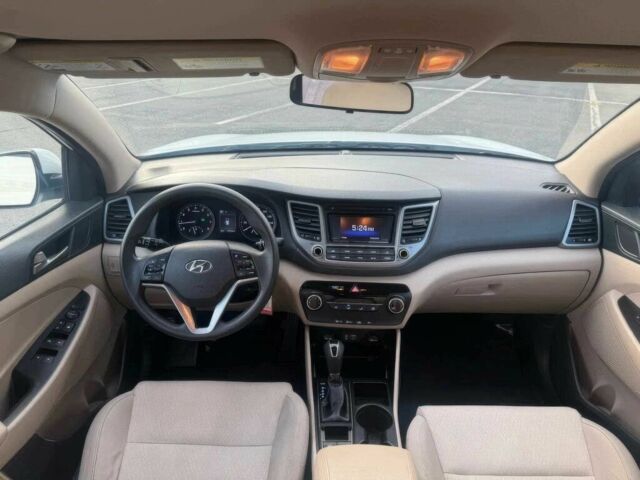 Белый Хендай Туксон, объемом двигателя 2 л и пробегом 60 тыс. км за 12200 $, фото 8 на Automoto.ua