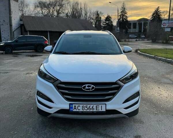 Хендай Туксон 2017 в Львове на Automoto.ua Белый Хендай Туксон, объемом двигателя 1.59 л и пробегом 93 тыс. км за 18300 $, фото 1 на Automoto.ua