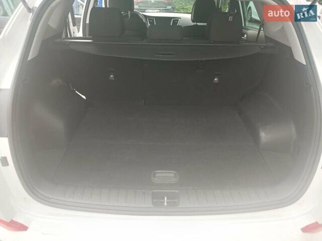 Белый Хендай Туксон, объемом двигателя 1.59 л и пробегом 64 тыс. км за 16887 $, фото 11 на Automoto.ua