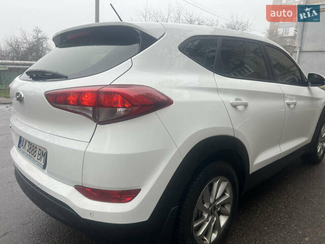 Белый Хендай Туксон, объемом двигателя 2 л и пробегом 147 тыс. км за 17500 $, фото 7 на Automoto.ua