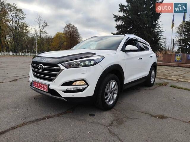 Белый Хендай Туксон, объемом двигателя 2 л и пробегом 217 тыс. км за 18300 $, фото 2 на Automoto.ua