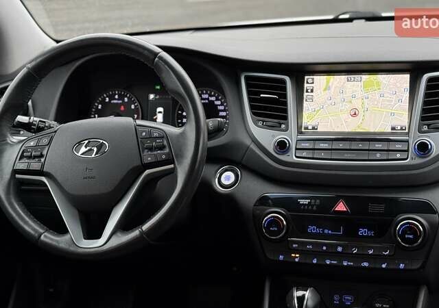 Белый Хендай Туксон, объемом двигателя 2 л и пробегом 82 тыс. км за 19000 $, фото 4 на Automoto.ua