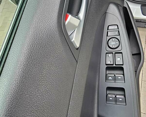 Білий Хендай Туксон, об'ємом двигуна 2 л та пробігом 80 тис. км за 20000 $, фото 11 на Automoto.ua