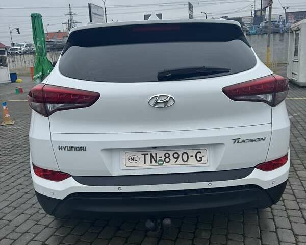 Белый Хендай Туксон, объемом двигателя 1.7 л и пробегом 149 тыс. км за 18200 $, фото 4 на Automoto.ua