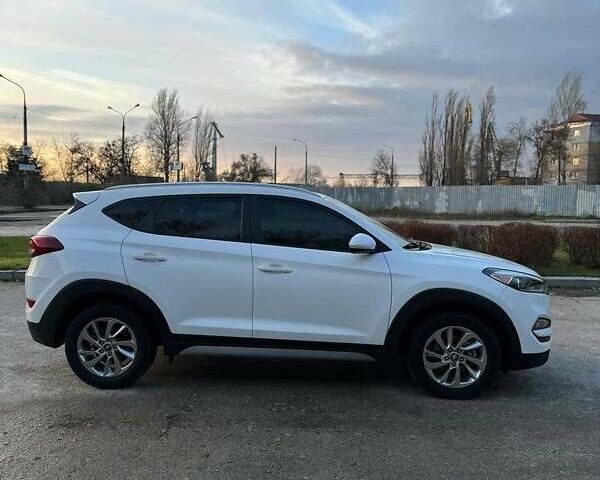 Хендай Туксон 2017 в Львове на Automoto.ua Белый Хендай Туксон, объемом двигателя 1.59 л и пробегом 93 тыс. км за 18300 $, фото 3 на Automoto.ua