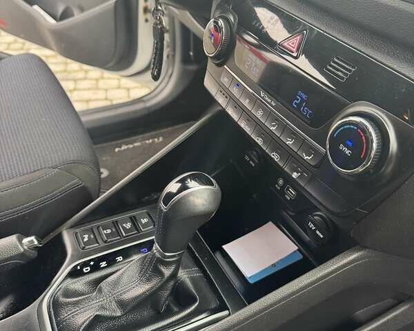 Белый Хендай Туксон, объемом двигателя 1.7 л и пробегом 149 тыс. км за 18200 $, фото 21 на Automoto.ua