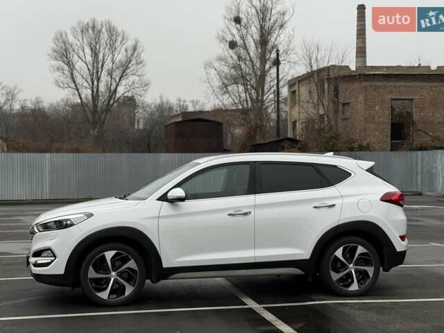 Белый Хендай Туксон, объемом двигателя 2 л и пробегом 82 тыс. км за 19000 $, фото 12 на Automoto.ua