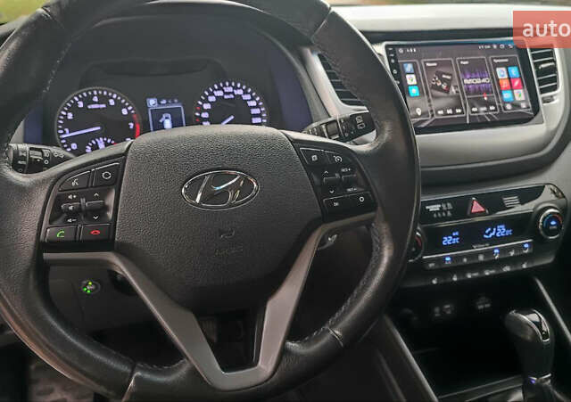 Белый Хендай Туксон, объемом двигателя 2 л и пробегом 147 тыс. км за 17500 $, фото 26 на Automoto.ua