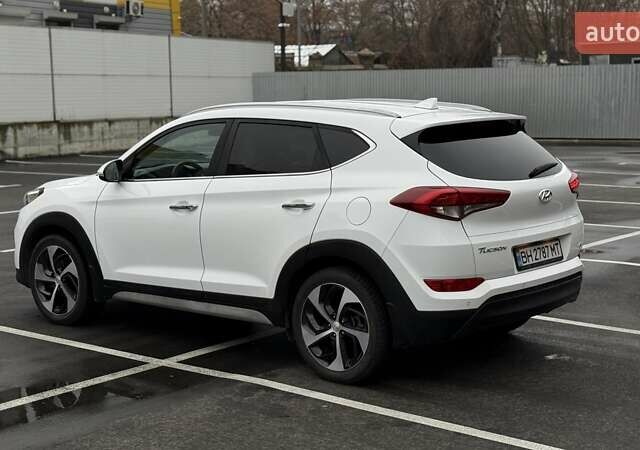 Белый Хендай Туксон, объемом двигателя 2 л и пробегом 82 тыс. км за 19000 $, фото 13 на Automoto.ua