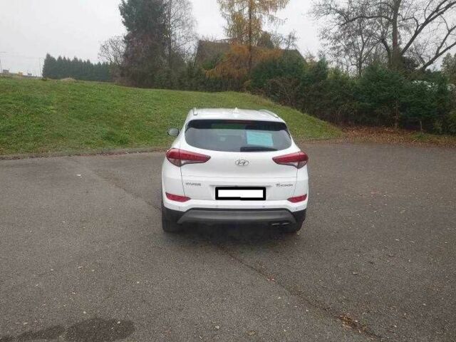 Білий Хендай Туксон, об'ємом двигуна 1.6 л та пробігом 85 тис. км за 10600 $, фото 7 на Automoto.ua