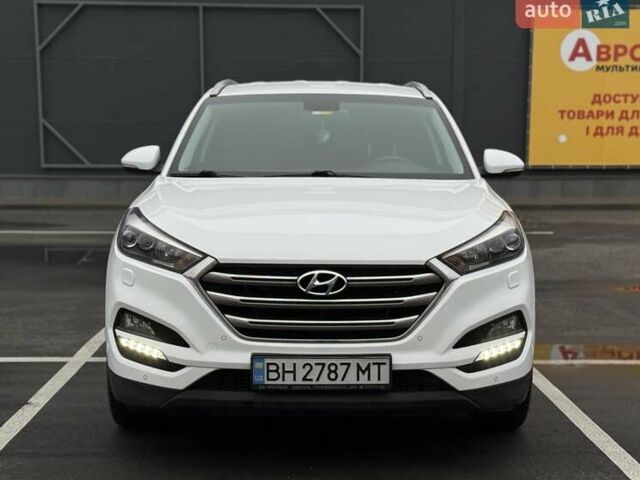 Белый Хендай Туксон, объемом двигателя 2 л и пробегом 82 тыс. км за 19000 $, фото 10 на Automoto.ua