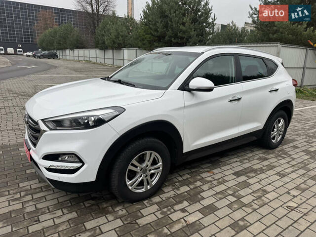 Белый Хендай Туксон, объемом двигателя 1.69 л и пробегом 178 тыс. км за 12800 $, фото 6 на Automoto.ua