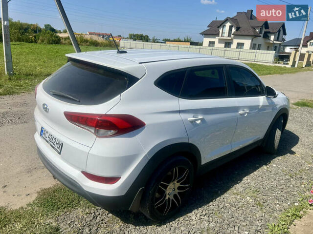 Белый Хендай Туксон, объемом двигателя 2 л и пробегом 169 тыс. км за 15000 $, фото 5 на Automoto.ua