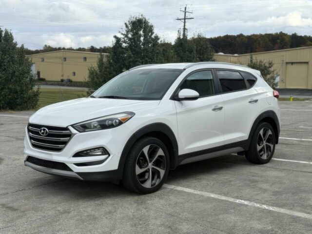 Белый Хендай Туксон, объемом двигателя 1.6 л и пробегом 50 тыс. км за 3500 $, фото 2 на Automoto.ua