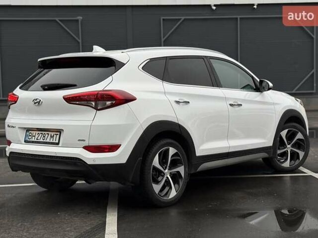 Белый Хендай Туксон, объемом двигателя 2 л и пробегом 82 тыс. км за 19000 $, фото 18 на Automoto.ua