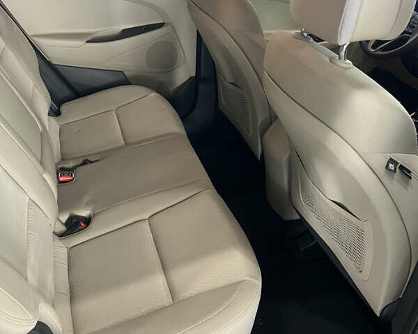 Белый Хендай Туксон, объемом двигателя 2 л и пробегом 169 тыс. км за 15000 $, фото 17 на Automoto.ua