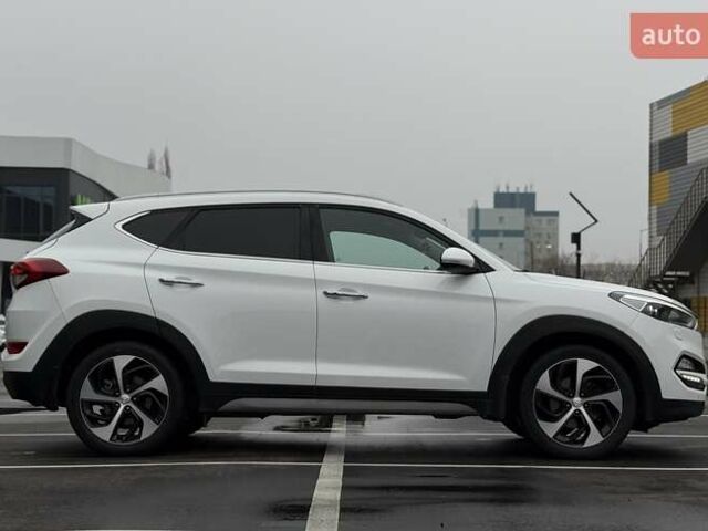 Белый Хендай Туксон, объемом двигателя 2 л и пробегом 82 тыс. км за 19000 $, фото 15 на Automoto.ua