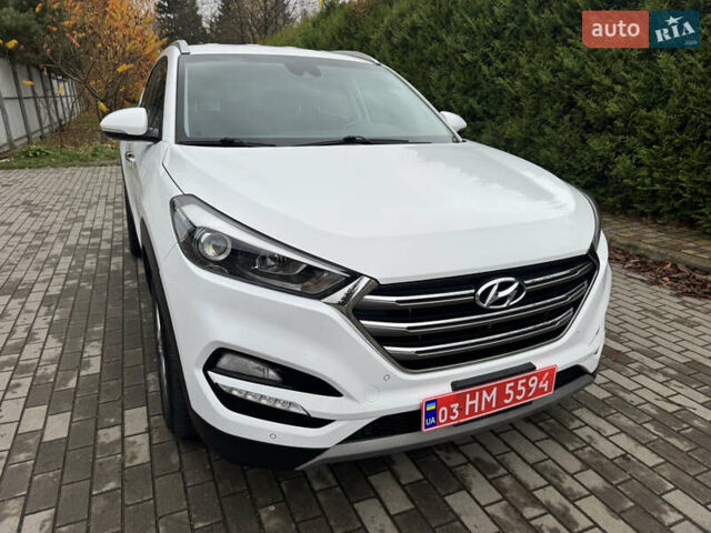 Белый Хендай Туксон, объемом двигателя 1.69 л и пробегом 178 тыс. км за 12800 $, фото 1 на Automoto.ua