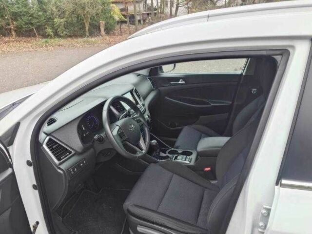 Білий Хендай Туксон, об'ємом двигуна 1.6 л та пробігом 85 тис. км за 10600 $, фото 14 на Automoto.ua