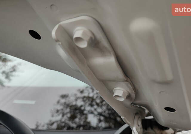 Белый Хендай Туксон, объемом двигателя 2 л и пробегом 147 тыс. км за 17500 $, фото 34 на Automoto.ua