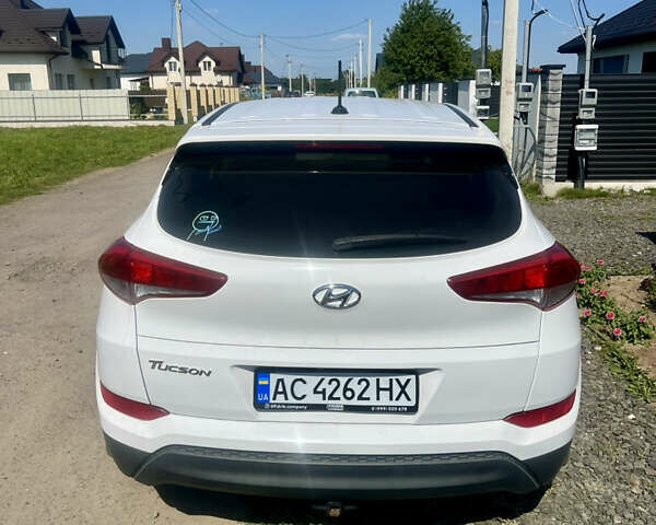 Белый Хендай Туксон, объемом двигателя 2 л и пробегом 169 тыс. км за 15000 $, фото 7 на Automoto.ua