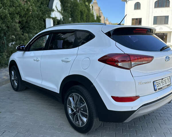 Белый Хендай Туксон, объемом двигателя 2 л и пробегом 211 тыс. км за 17200 $, фото 15 на Automoto.ua
