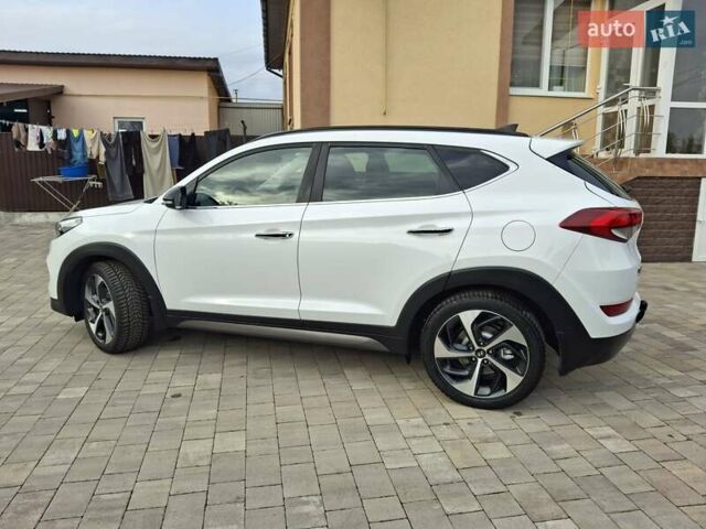 Белый Хендай Туксон, объемом двигателя 2 л и пробегом 203 тыс. км за 18700 $, фото 19 на Automoto.ua