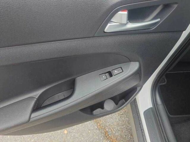 Білий Хендай Туксон, об'ємом двигуна 1.6 л та пробігом 85 тис. км за 10600 $, фото 19 на Automoto.ua