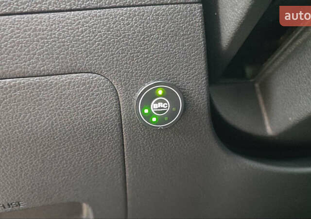 Белый Хендай Туксон, объемом двигателя 2 л и пробегом 147 тыс. км за 17500 $, фото 28 на Automoto.ua