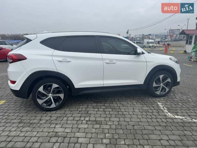 Белый Хендай Туксон, объемом двигателя 1.7 л и пробегом 149 тыс. км за 18200 $, фото 6 на Automoto.ua