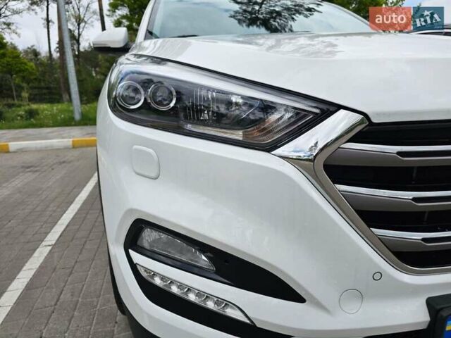 Білий Хендай Туксон, об'ємом двигуна 2 л та пробігом 80 тис. км за 20000 $, фото 3 на Automoto.ua