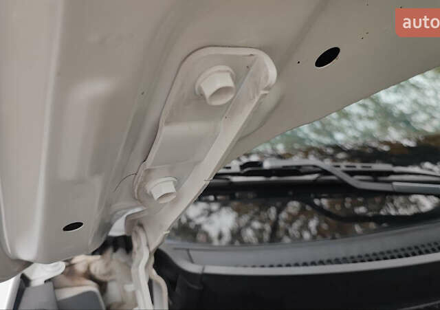Белый Хендай Туксон, объемом двигателя 2 л и пробегом 147 тыс. км за 17500 $, фото 33 на Automoto.ua