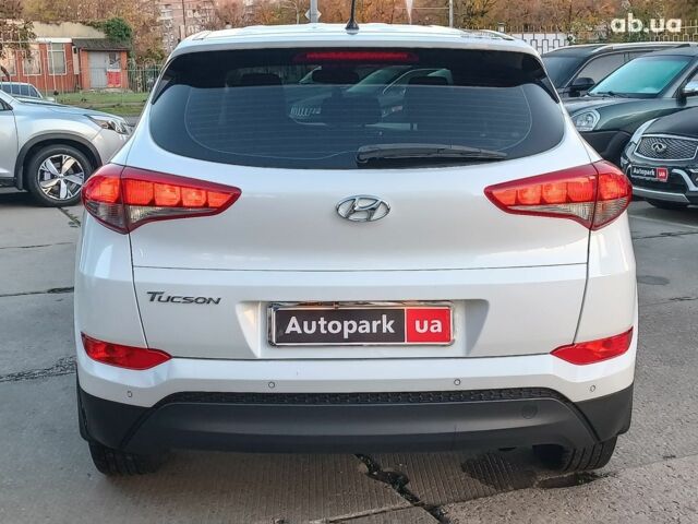 Белый Хендай Туксон, объемом двигателя 2 л и пробегом 146 тыс. км за 16490 $, фото 8 на Automoto.ua