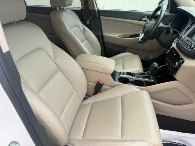 Белый Хендай Туксон, объемом двигателя 1.6 л и пробегом 62 тыс. км за 10200 $, фото 9 на Automoto.ua