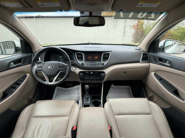 Белый Хендай Туксон, объемом двигателя 1.6 л и пробегом 62 тыс. км за 10200 $, фото 6 на Automoto.ua