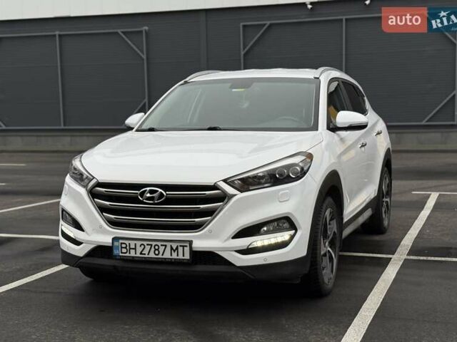 Белый Хендай Туксон, объемом двигателя 2 л и пробегом 82 тыс. км за 19000 $, фото 9 на Automoto.ua