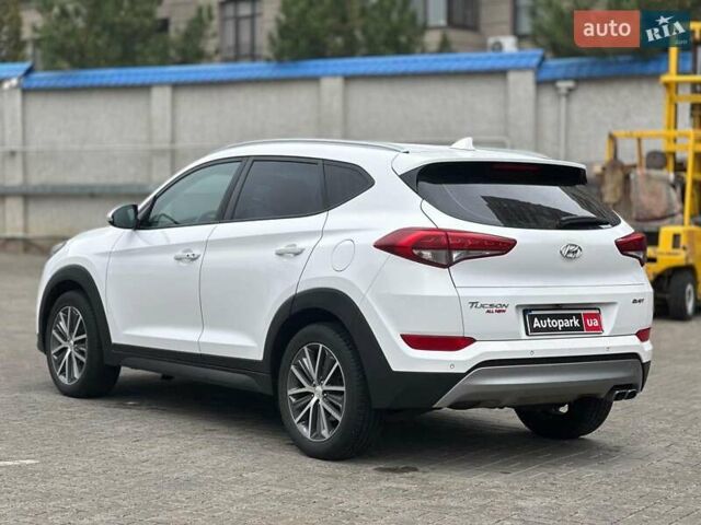 Белый Хендай Туксон, объемом двигателя 2 л и пробегом 175 тыс. км за 22990 $, фото 6 на Automoto.ua