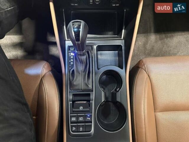 Белый Хендай Туксон, объемом двигателя 2 л и пробегом 213 тыс. км за 18900 $, фото 17 на Automoto.ua